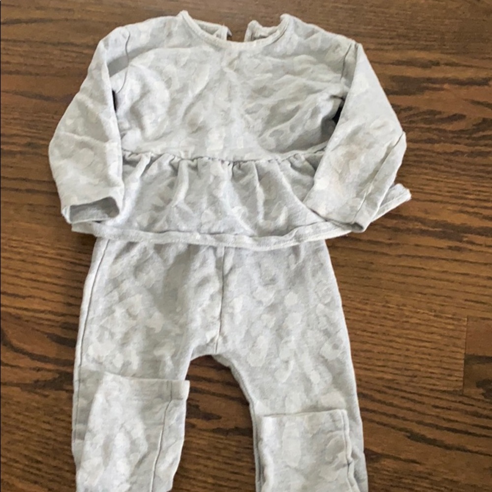 Sweatsuit 18-24 gray leopard peplum